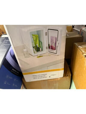 Personal Chiller K6101WH 6L LED Lighted Mini Refrigerator